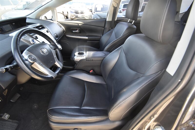 2015 Toyota Prius v Five - Photo 7 - Midway City, CA 92655