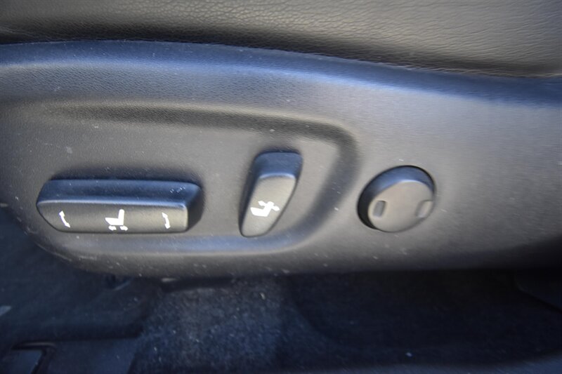 2015 Toyota Prius v Five - Photo 10 - Midway City, CA 92655
