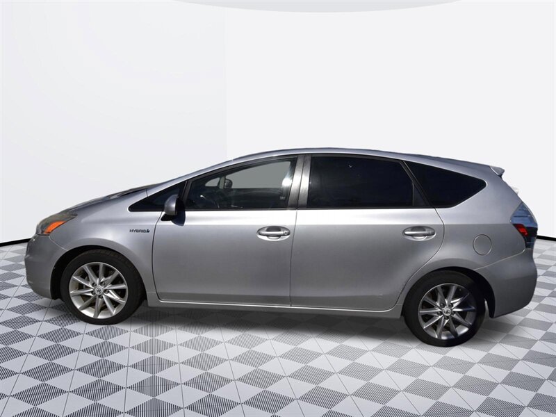 2012 Toyota Prius v Five - Photo 2 - Midway City, CA 92655