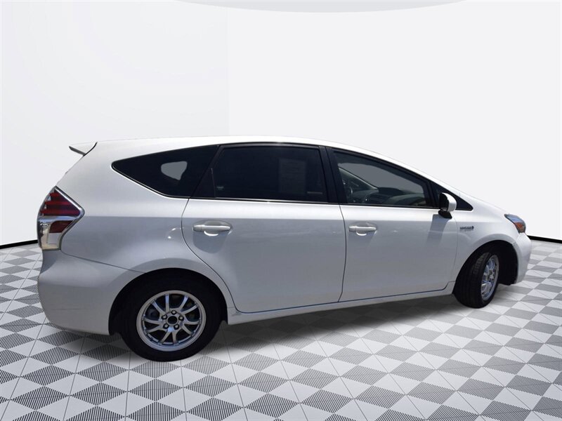 2017 Toyota Prius v Two   - Photo 4 - Midway City, CA 92655