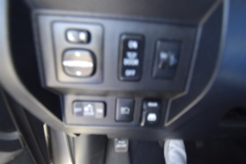 2018 Toyota Tundra SR5 DOUBLE CAB 4x4 - Photo 8 - Midway City, CA 92655