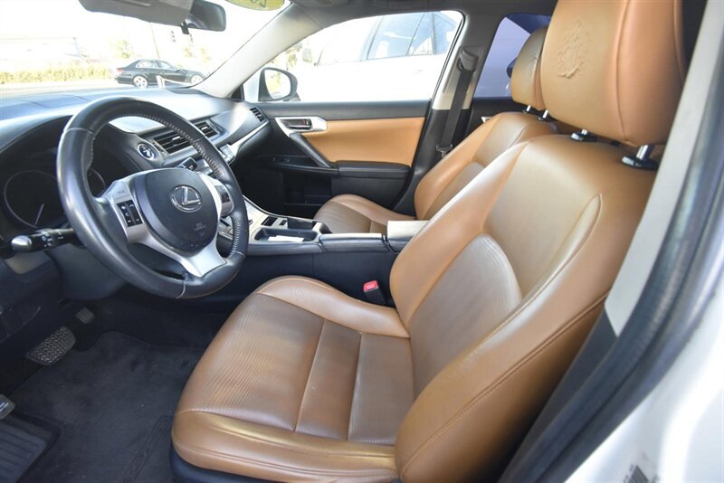 2013 Lexus CT 200h Hybrid   - Photo 10 - Midway City, CA 92655