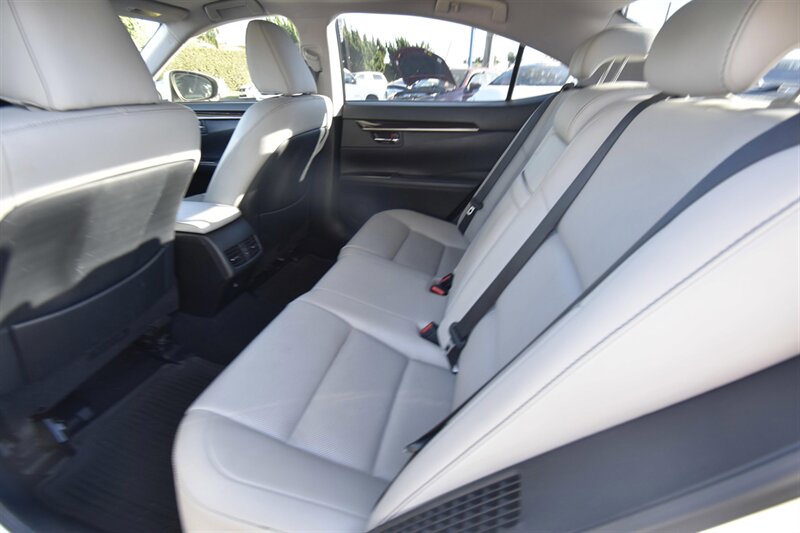 2018 Lexus ES 300h ES 300h   - Photo 9 - Midway City, CA 92655