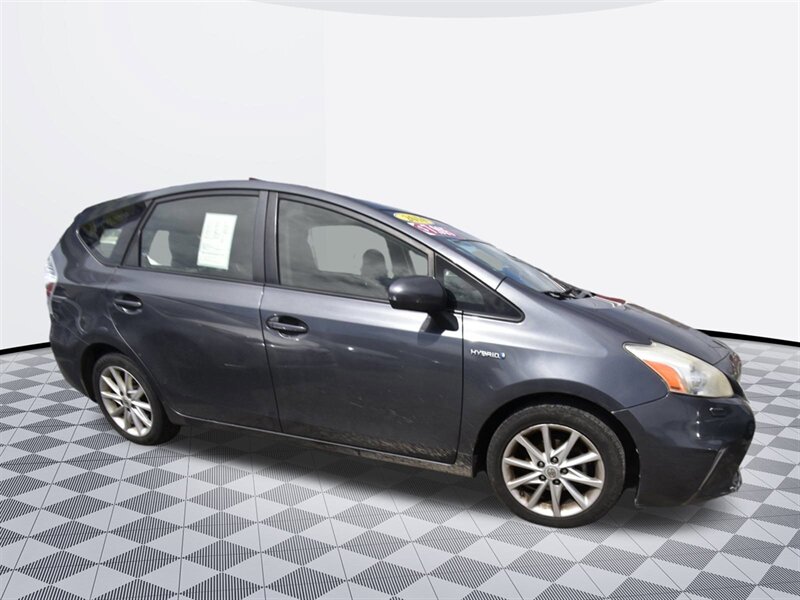 2015 Toyota Prius v Three   - Photo 7 - Midway City, CA 92655