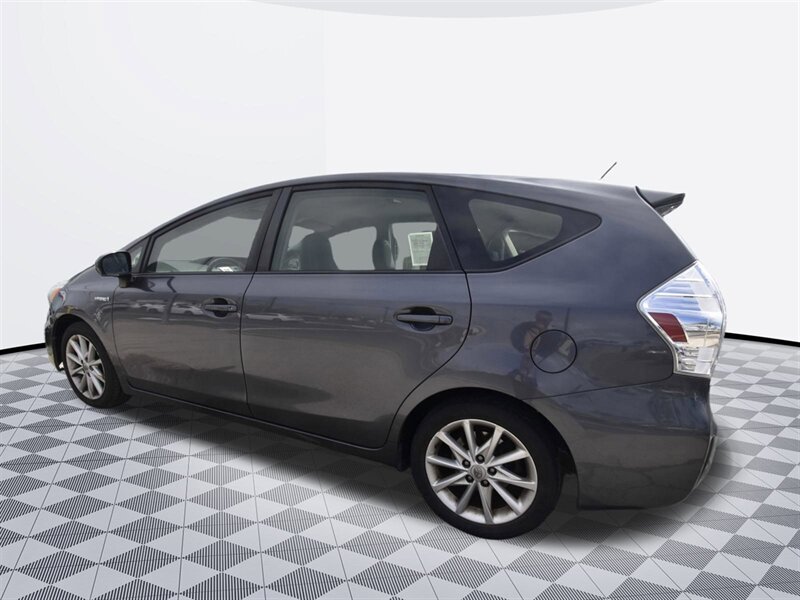 2015 Toyota Prius v Three   - Photo 4 - Midway City, CA 92655