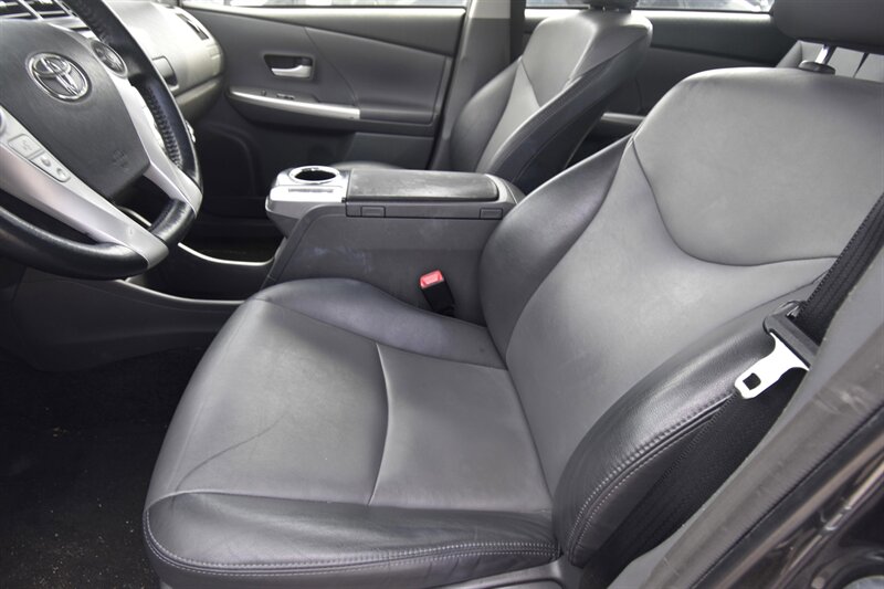 2015 Toyota Prius v Three   - Photo 8 - Midway City, CA 92655