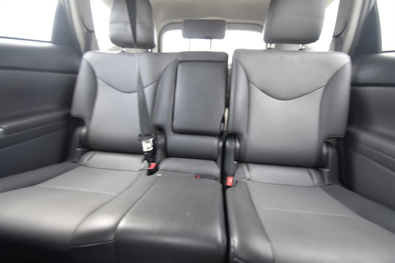 2015 Toyota Prius v Three   - Photo 9 - Midway City, CA 92655