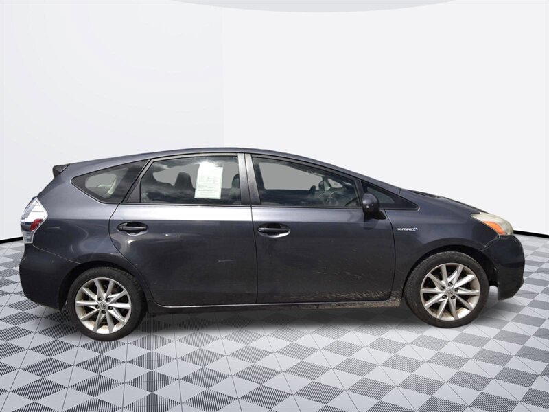 2015 Toyota Prius v Three   - Photo 6 - Midway City, CA 92655