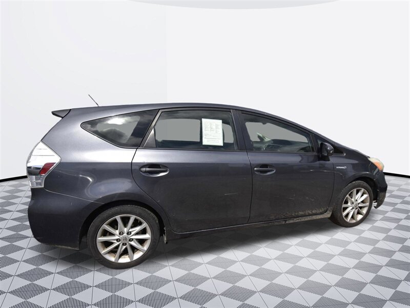 2015 Toyota Prius v Three   - Photo 5 - Midway City, CA 92655