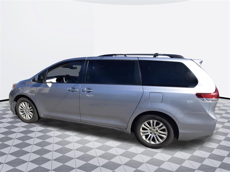 2013 Toyota Sienna XLE 8-Passenger - Photo 6 - Midway City, CA 92655