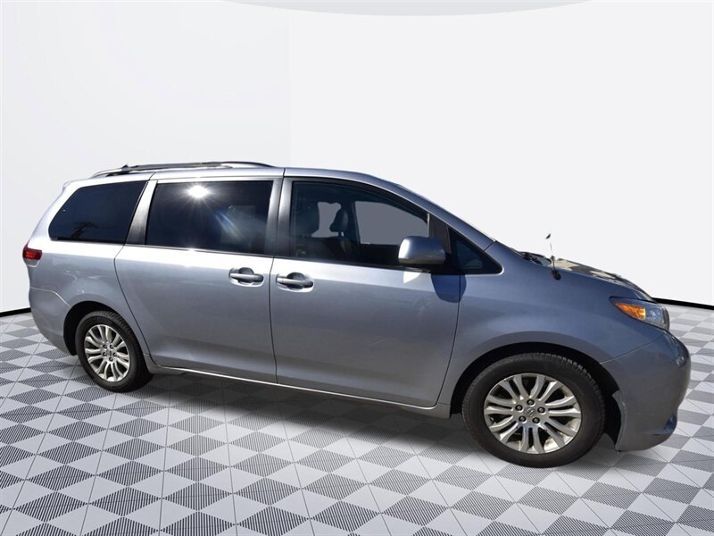 2013 Toyota Sienna XLE 8-Passenger - Photo 3 - Midway City, CA 92655