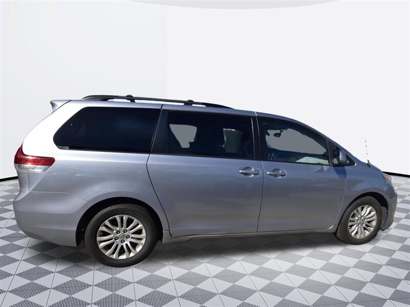 2013 Toyota Sienna XLE 8-Passenger - Photo 5 - Midway City, CA 92655