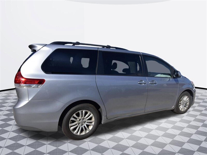 2013 Toyota Sienna XLE 8-Passenger - Photo 7 - Midway City, CA 92655