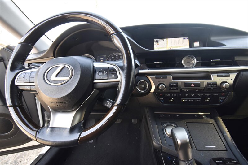 2016 Lexus ES 350 NAVIGATION - Photo 9 - Midway City, CA 92655