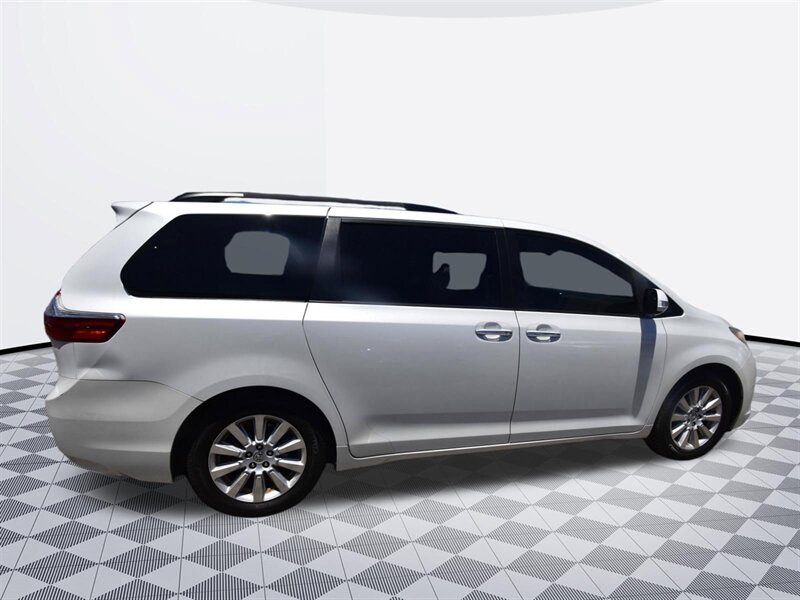 2012 Toyota Sienna Limited 7-Passenger   - Photo 5 - Midway City, CA 92655