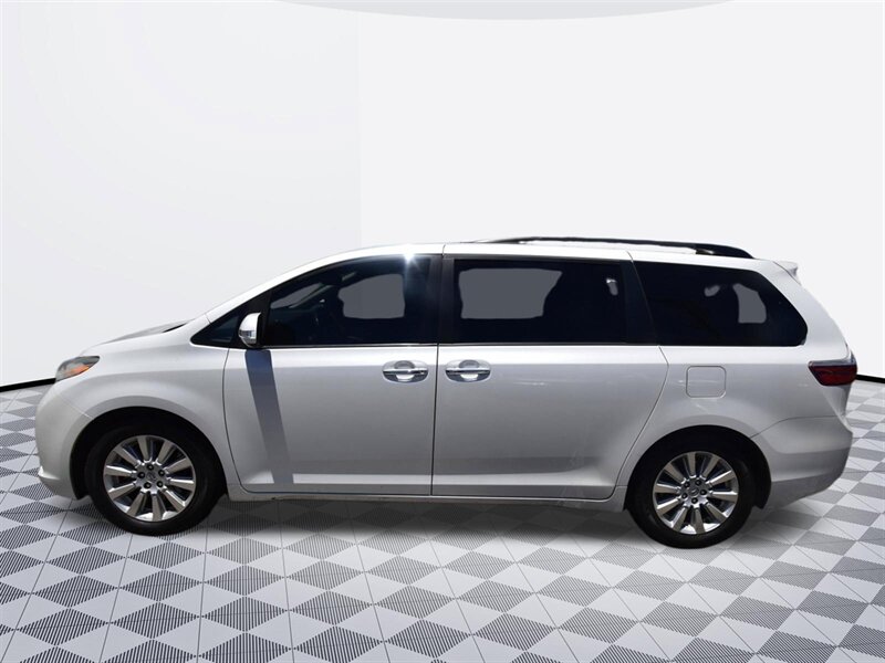2012 Toyota Sienna Limited 7-Passenger   - Photo 3 - Midway City, CA 92655