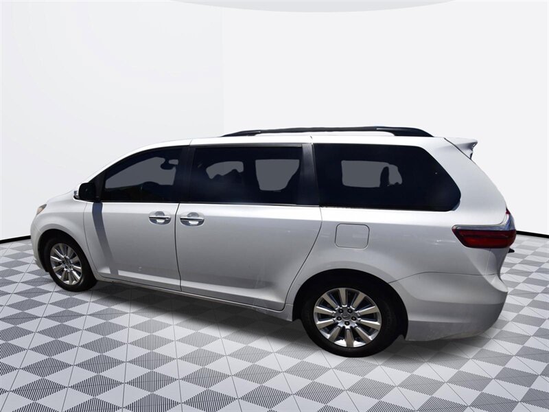 2012 Toyota Sienna Limited 7-Passenger   - Photo 4 - Midway City, CA 92655