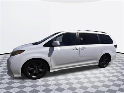 2011 Toyota Sienna SE   - Photo 5 - Midway City, CA 92655