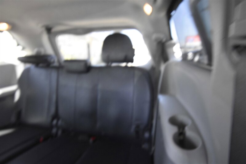2011 Toyota Sienna SE   - Photo 8 - Midway City, CA 92655