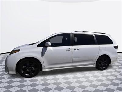 2011 Toyota Sienna SE   - Photo 4 - Midway City, CA 92655