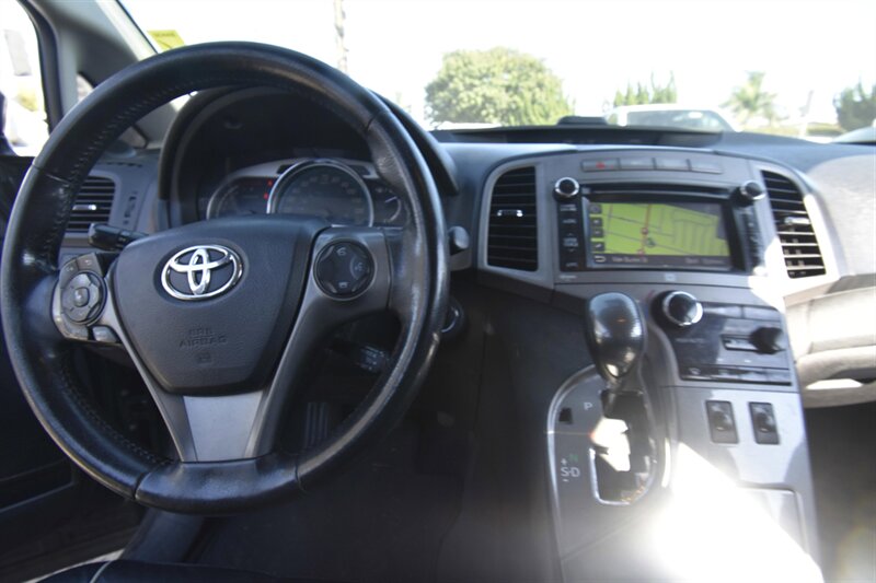 2013 Toyota Venza XLE   - Photo 8 - Midway City, CA 92655