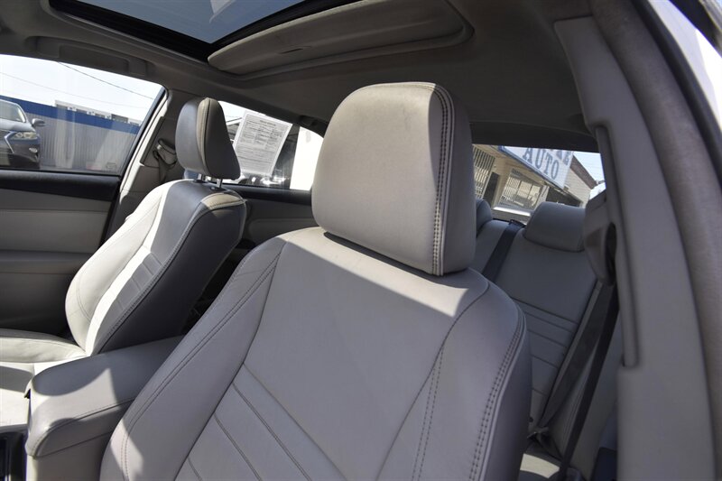 2017 Toyota Camry XLE V6 - Photo 11 - Midway City, CA 92655