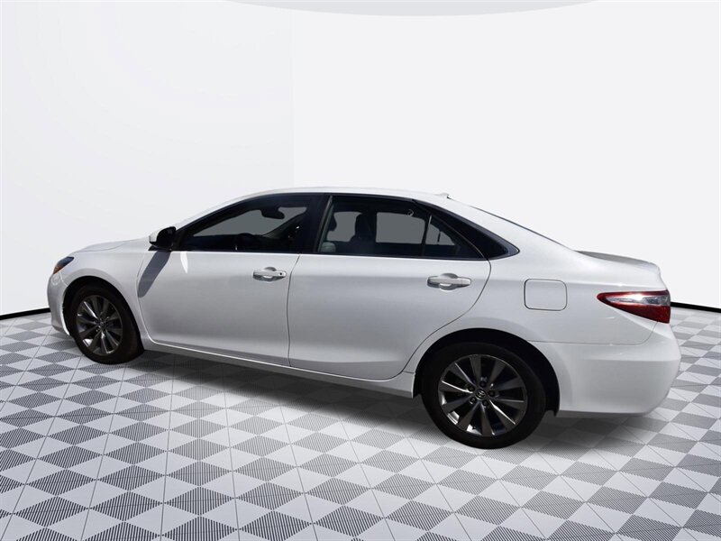 2017 Toyota Camry XLE V6 - Photo 6 - Midway City, CA 92655