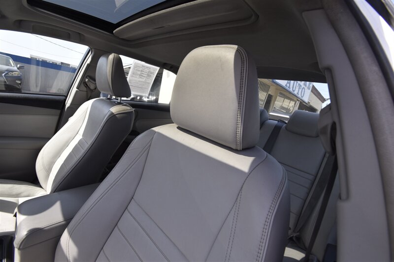 2017 Toyota Camry XLE V6 - Photo 17 - Midway City, CA 92655