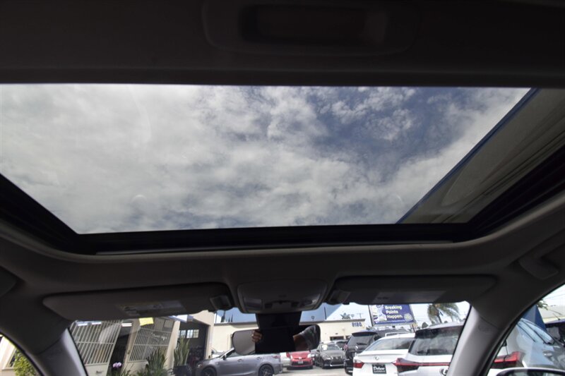 2017 Toyota RAV4 Platinum*LEATHER SEATS   - Photo 10 - Midway City, CA 92655