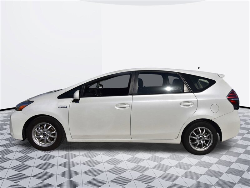 2017 Toyota Prius v Three   - Photo 4 - Midway City, CA 92655