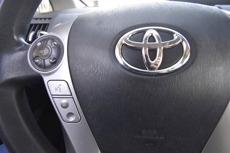 2017 Toyota Prius v Three   - Photo 14 - Midway City, CA 92655