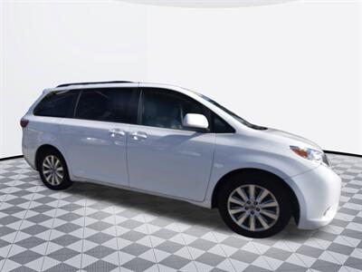 2017 Toyota Sienna LE Mobility 7-Passenger   - Photo 5 - Midway City, CA 92655