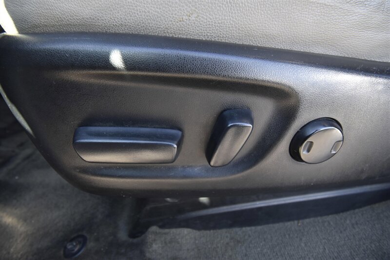 2017 Toyota Sienna LE Mobility 7-Passenger   - Photo 11 - Midway City, CA 92655