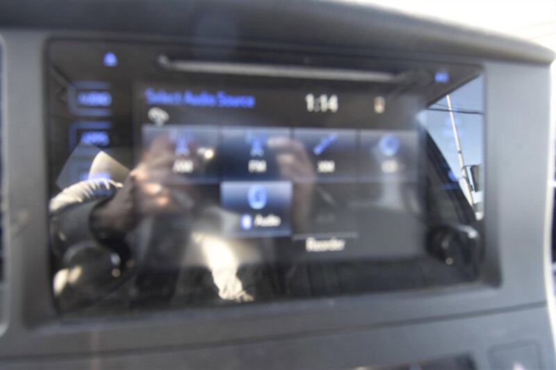 2017 Toyota Sienna LE Mobility 7-Passenger   - Photo 9 - Midway City, CA 92655