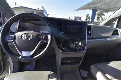 2017 Toyota Sienna LE Mobility 7-Passenger   - Photo 7 - Midway City, CA 92655