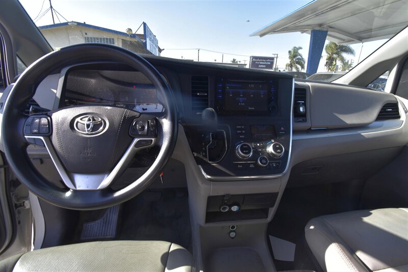 2017 Toyota Sienna LE Mobility 7-Passenger   - Photo 7 - Midway City, CA 92655