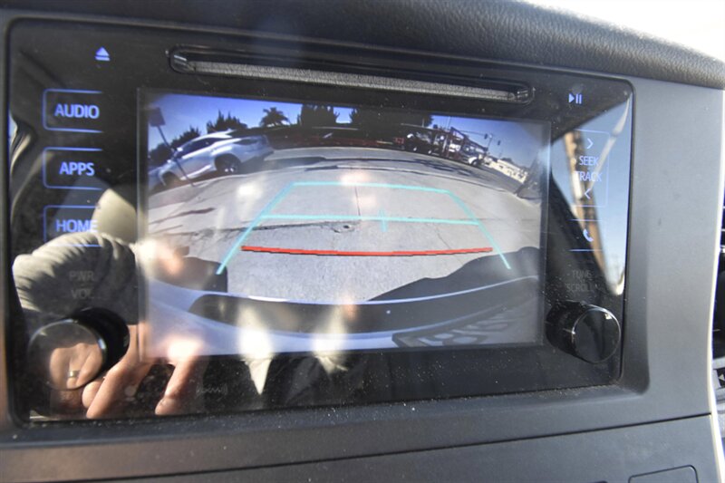 2017 Toyota Sienna LE Mobility 7-Passenger   - Photo 12 - Midway City, CA 92655