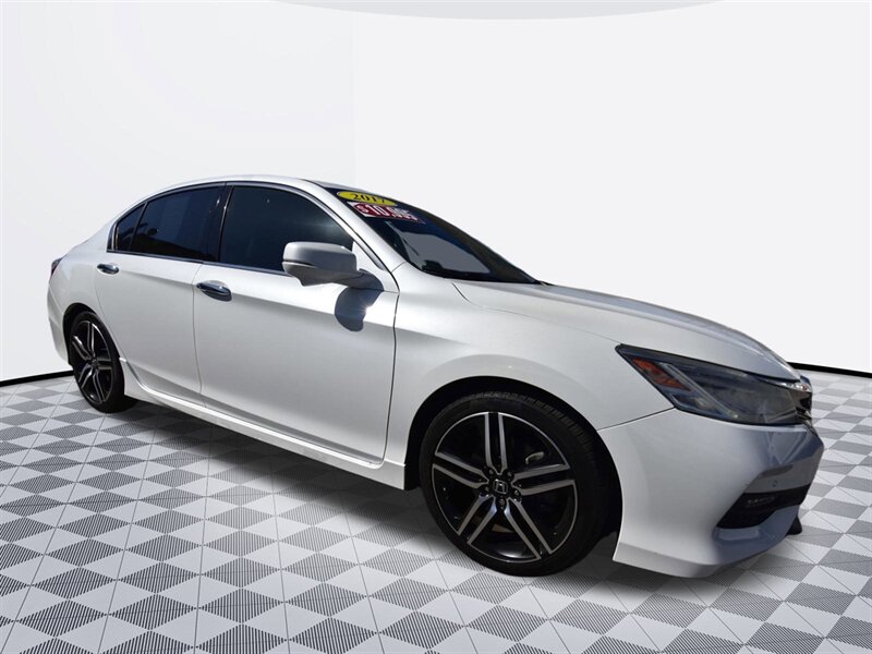 2017 Honda Accord Touring   - Photo 5 - Midway City, CA 92655