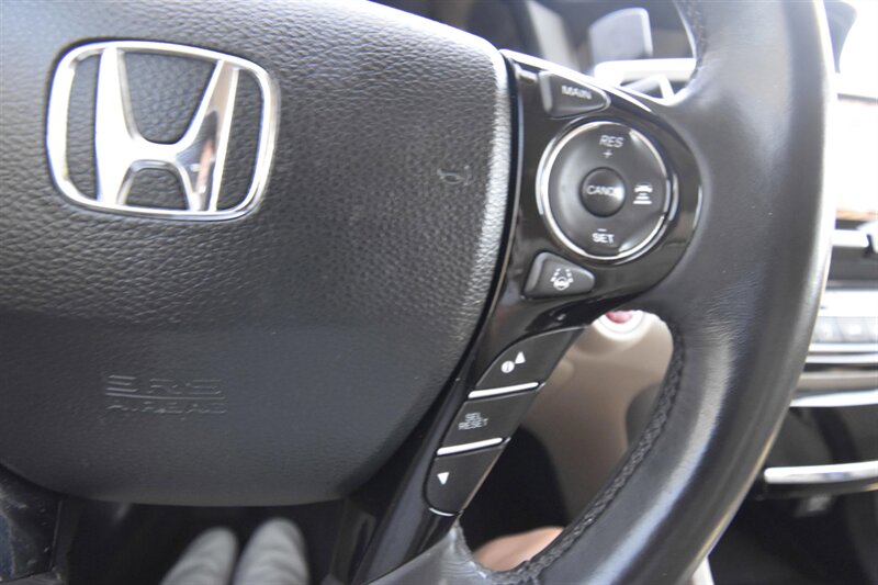 2017 Honda Accord Touring   - Photo 12 - Midway City, CA 92655