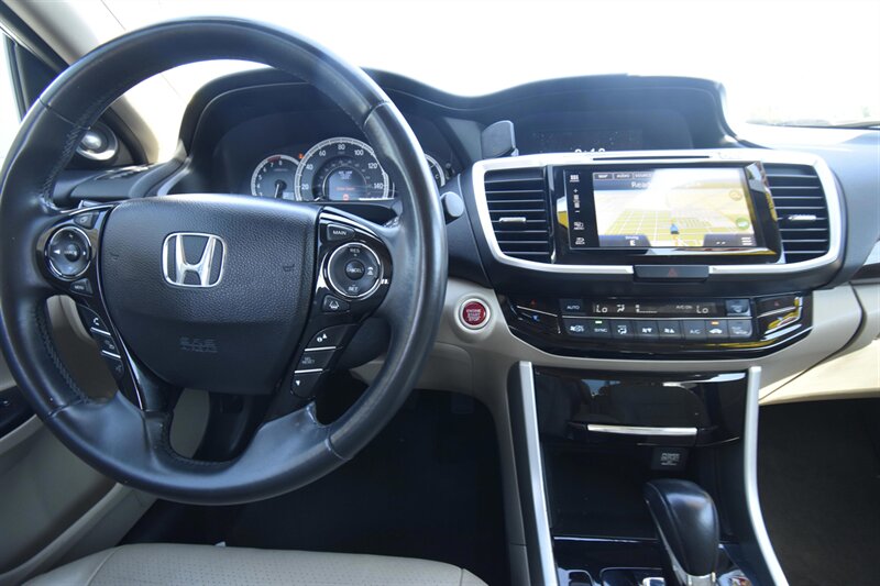 2017 Honda Accord Touring   - Photo 20 - Midway City, CA 92655