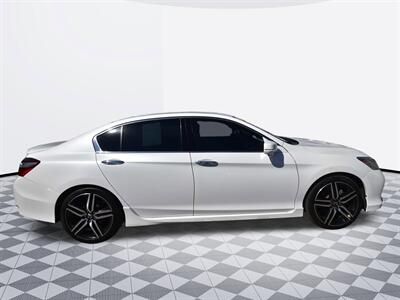 2017 Honda Accord Touring   - Photo 6 - Midway City, CA 92655