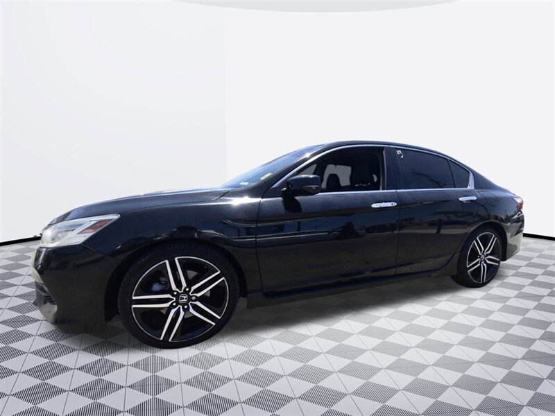 2017 Honda Accord Touring   - Photo 6 - Midway City, CA 92655
