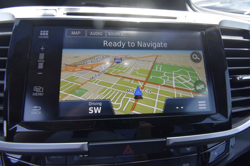2017 Honda Accord Touring   - Photo 16 - Midway City, CA 92655