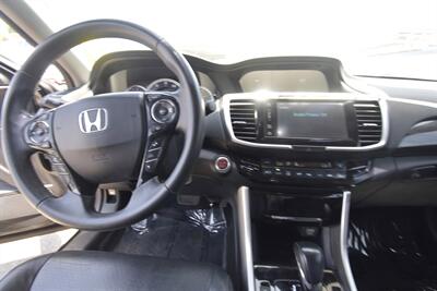 2017 Honda Accord Touring   - Photo 7 - Midway City, CA 92655