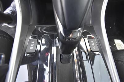 2017 Honda Accord Touring   - Photo 13 - Midway City, CA 92655