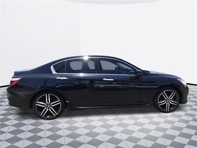 2017 Honda Accord Touring   - Photo 4 - Midway City, CA 92655