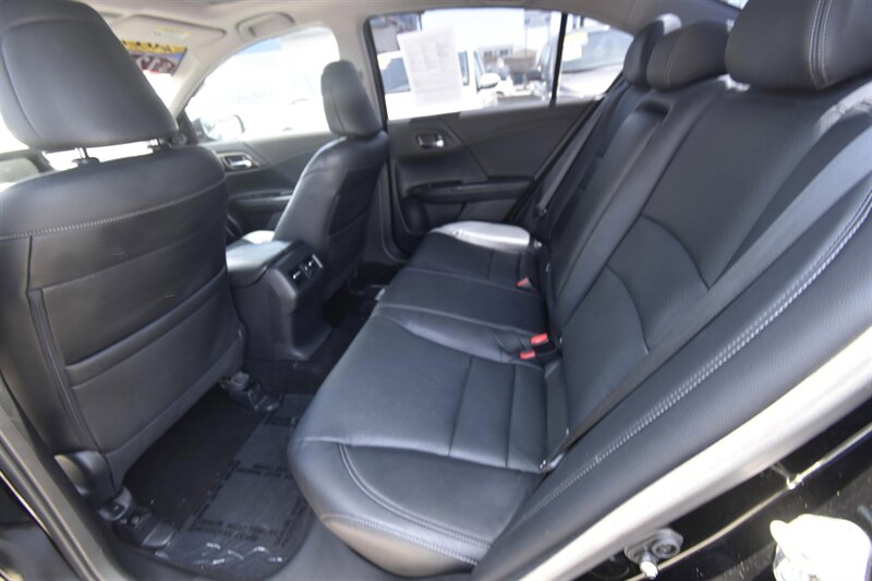 2017 Honda Accord Touring   - Photo 9 - Midway City, CA 92655