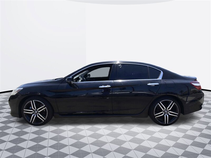 2017 Honda Accord Touring   - Photo 2 - Midway City, CA 92655