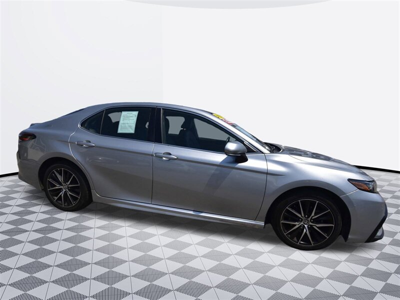 2018 Toyota Camry SE   - Photo 3 - Midway City, CA 92655