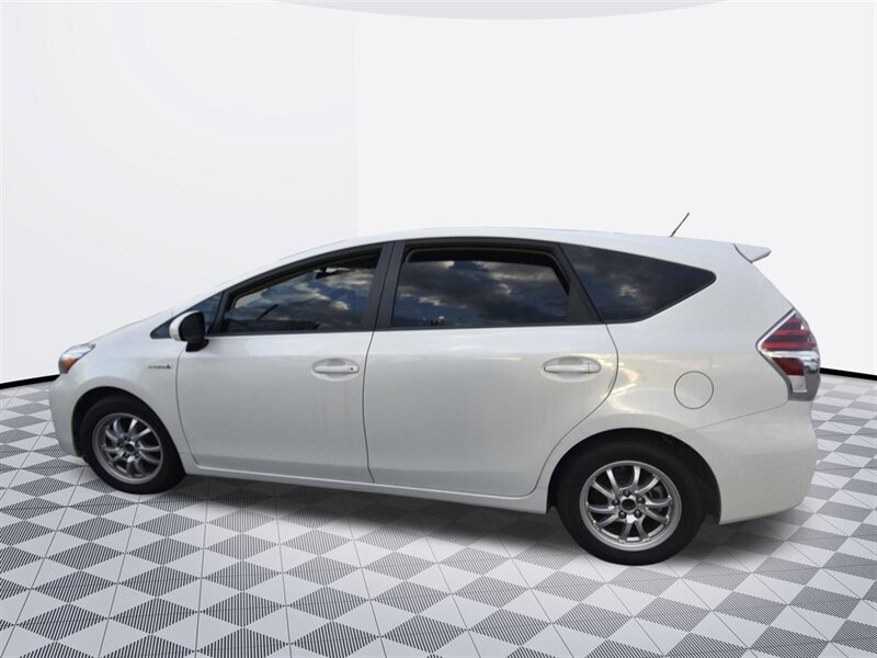2016 Toyota Prius v Two   - Photo 5 - Midway City, CA 92655